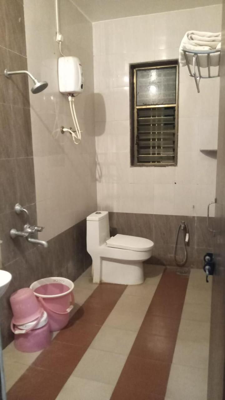 Hotel Swamiraj Indāpur Esterno foto